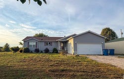 90 Meadow Vale Court, Vine Grove, KY 40175