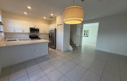 909 NE 211th St, Miami, FL 33179