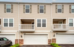 2406 NEUBAUER Circle, Lindenhurst, IL 60046