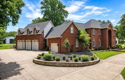 170 E Main Street, Paris, KY 40361