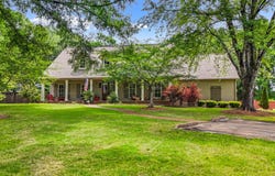 2924 Lakeshire Dr., Tupelo, MS 38804