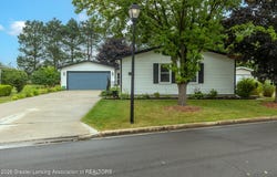 303 Cadgewith E, Lansing, MI 48906