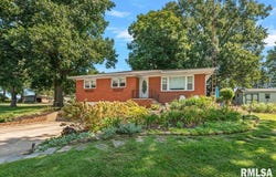14 HACKNEY Lane, Springfield, IL 62702