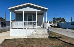 925 301 Blvd E, Bradenton, FL 34203