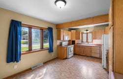 1420 E Mitchell Avenue, Waterloo, IA 50702