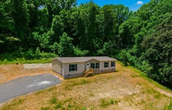 1009 S Gateway Ave, Rockwood, TN 37854
