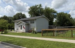 516 W 6th St, Cameron, MO 64429