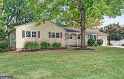 5 ROYAL OAK Road, LAWRENCE TOWNSHIP, NJ 08648