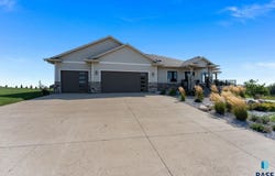 5601 E Chandler Dr, Sioux Falls, SD 57110