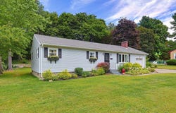 4 Willow St, Franklin, MA 02038