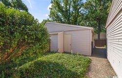 5 COUNTRY Place, Springfield, IL 62703