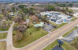 2830 E Wood St, PARIS, TN 38242