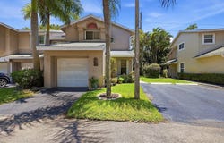 2118 Discovery Circle W, Deerfield Beach, FL 33442