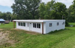 1483 S 1st St, Fairfield, IL 62837