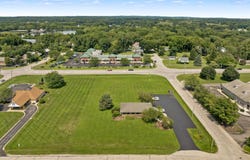 2004 Holian Drive, Spring Grove, IL 60081