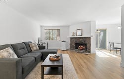44 EAGLE CREST Dr, LakeOswego, OR 97035