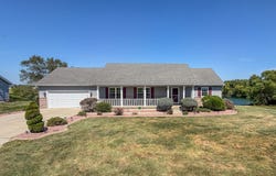 2309 E Lakeview Drive, Casey, IL 62420