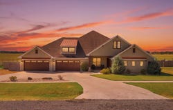 568 Crow Road, Whitesboro, TX 76273