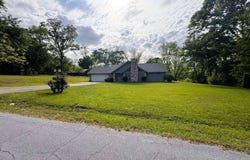 23 B St, Bay Springs, MS 39422