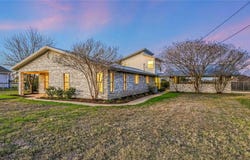 122 Forest Lake Dr, Del Valle, TX 78617