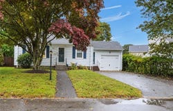 33 Betsy Williams Drive, Warwick, RI 02889