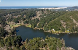 2 HILLTOP Dr, Lakeside, OR 97449
