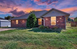 151 Hall LN, Pocola, OK 74902
