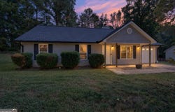 112 Starlake Drive, Jackson, GA 30233
