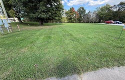123 Commercial Avenue SE, New Philadelphia, OH 44663
