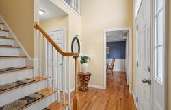 6 Sterling Dr, Londonderry, NH 03053