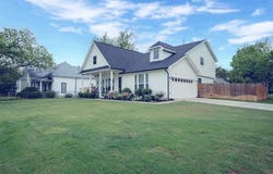 1215 Davis St, Taylor, TX 76574