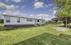 680 SE FRONT AVE E, Sabinal, TX 78881