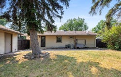 2006 California Drive, Minot, ND 58703