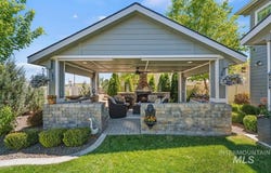 6070 E Canyon Crossing Dr, Nampa, ID 83687