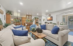 1099 PARKVIEW Dr, Brookings, OR 97415