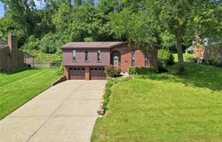 628 Ray Dr, Carnegie, PA 15106