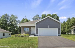 15 Cherry Hill Dr, Pittsfield, MA 01201