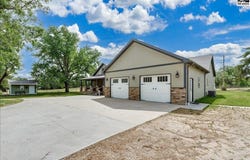 1006 E 69th Ave, Hutchinson, KS 67502