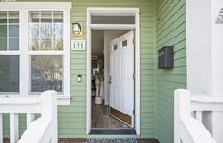 121 SE 8TH Ave, Hillsboro, OR 97123