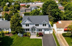 17 Woodwaye Road, Plainview, NY 11803