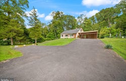 18323 SHARON Road, TRIANGLE, VA 22172