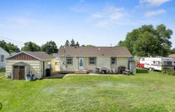 1825 5th St, Minot, ND 58701