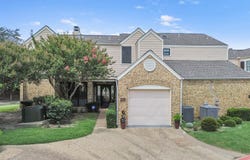 215 Cimarron Trail, Irving, TX 75063