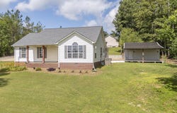 75 HAYDEN Dr, Michie, TN 38357