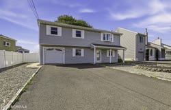 4 Harbor View Lane, Toms River, NJ 08753