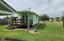 1007 W Dallas Avenue, Seadrift, TX 77983