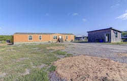 469 Rancho Linda Dr, Lockhart, TX 78644