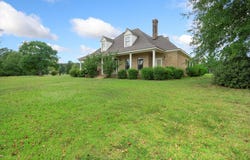 51 Lakeside Dr, Columbia, MS 39429