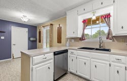 505 Pinewood Lane, Hewitt, TX 76643