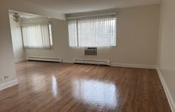 77 W Central Avenue, Roselle, IL 60172